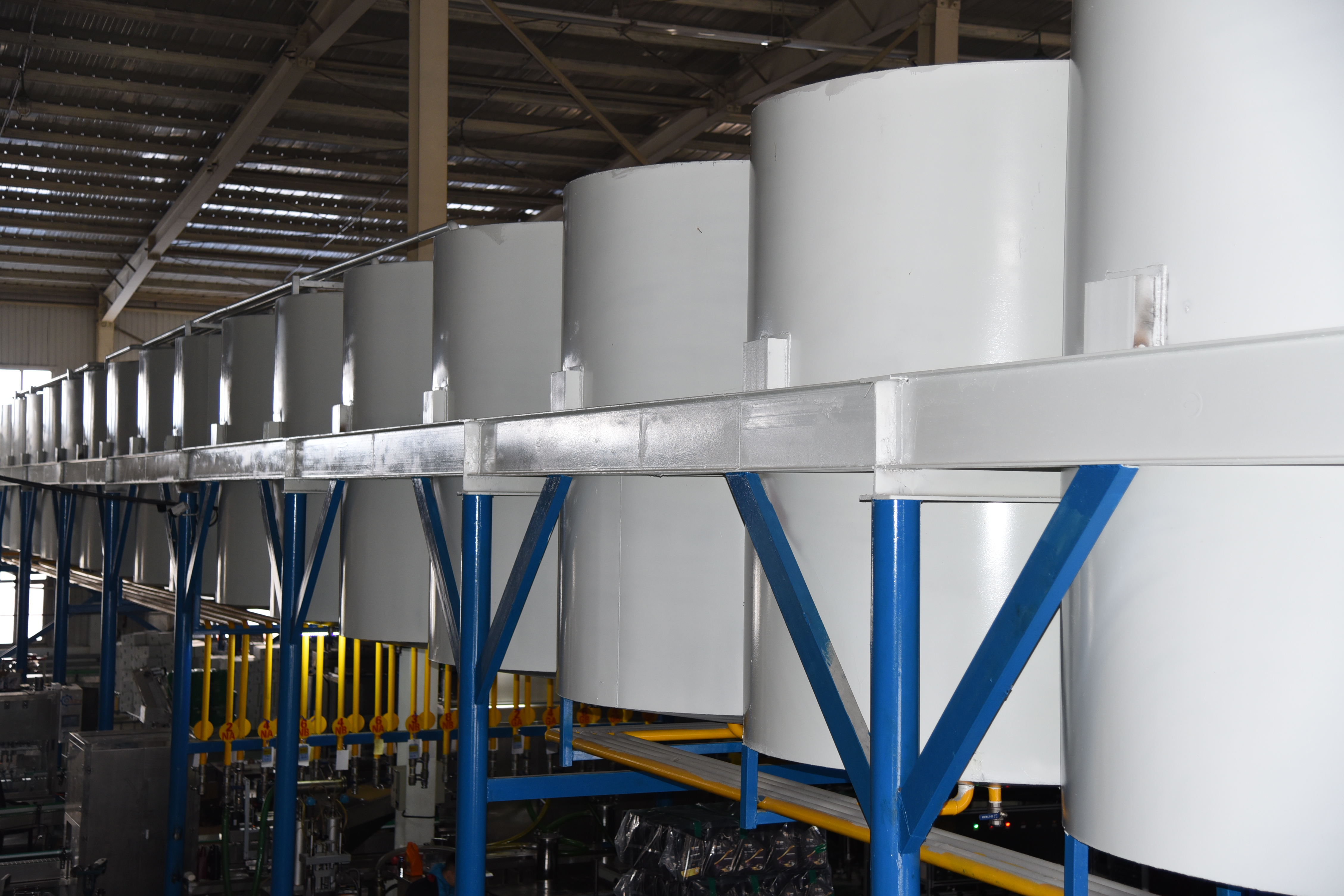 室內(nèi)調(diào)和油罐""